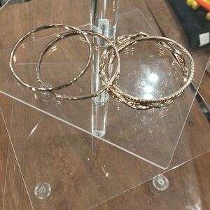 🔥 😊 Lot of 4 Elegant Gold Bangle Set
